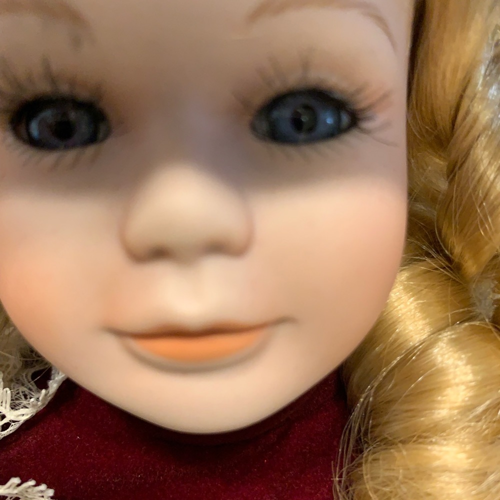 PORCELAIN DOLL VINTAGE 80's Beautiful 16" doll stand included EC Rare Find - Picture 13 of 15